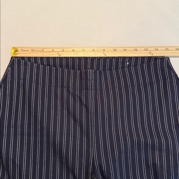 Chico's Navy So Slimming Brigitte Pinstriped Button Hem Crop Pants Size 6 - Picture 4 of 12
